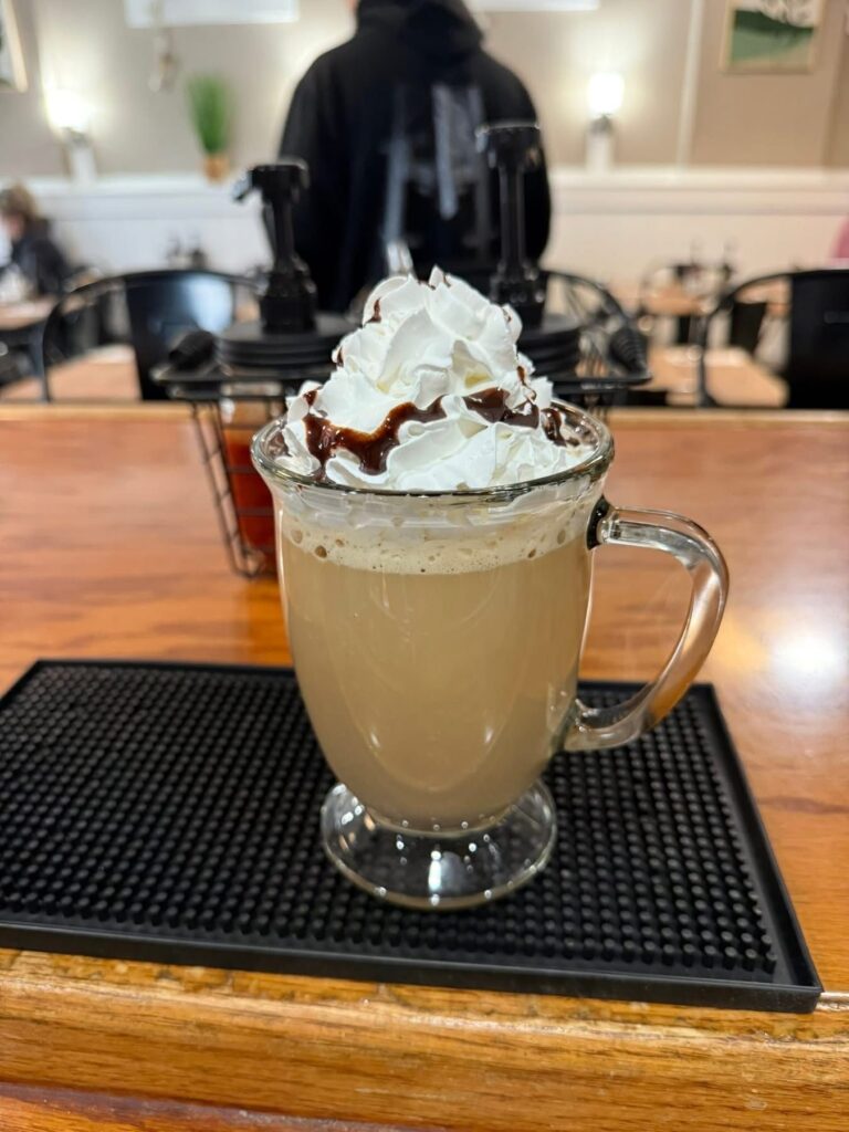 Mandy & Matt\\\\\\\'s Café 4
